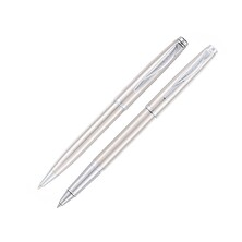 Набор Pierre Cardin коллекция «ПАРА (PEN&PEN)» : ручка шариковая + роллер. Корпус - латунь и хромоникилевое покрытие.Отделка и детали дизайна - сталь, хром. Цвет - серебристый. Упаковка Е.